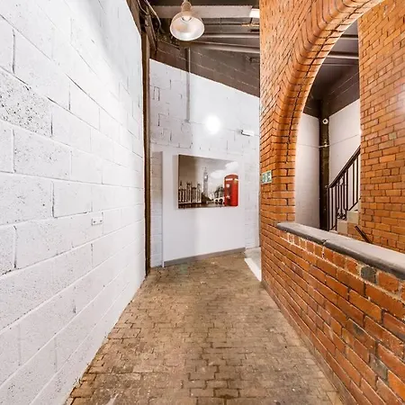 Regina Apartment *